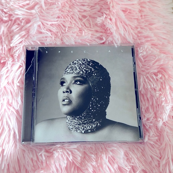 Lizzie cd Special.Cracked cd cover. - Picture 1 of 1